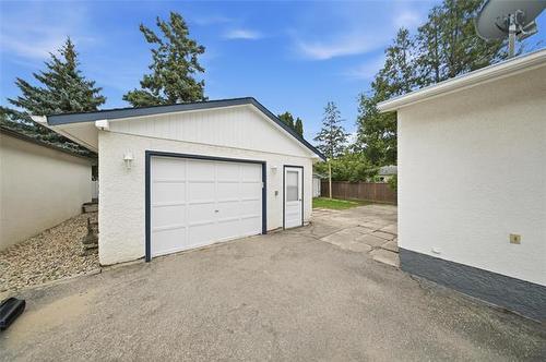75 Tamworth Bay, Winnipeg, MB - Outdoor With Exterior