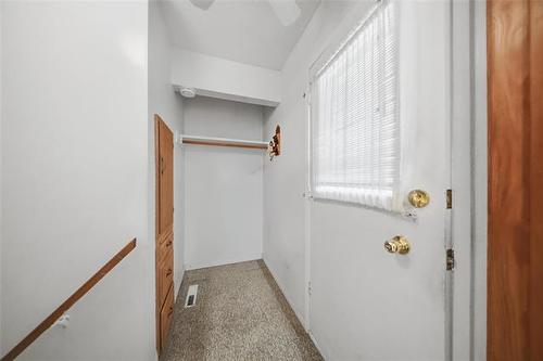 75 Tamworth Bay, Winnipeg, MB - Indoor Photo Showing Other Room