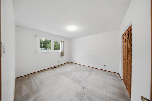 75 Tamworth Bay, Winnipeg, MB - Indoor Photo Showing Other Room