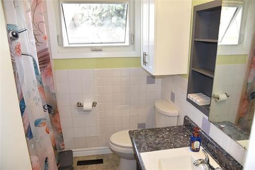 403 Speers Rd, Winnipeg, MB - Indoor Photo Showing Bathroom
