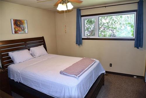 403 Speers Rd, Winnipeg, MB - Indoor Photo Showing Bedroom