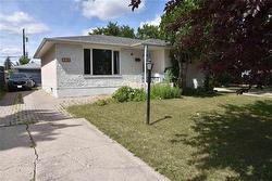 403 Speers RD  Winnipeg, MB R2J 1N1