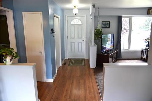 403 Speers Rd, Winnipeg, MB - Indoor Photo Showing Other Room