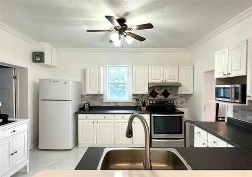 127 Lansdowne Ave, Winnipeg, MB - Indoor Photo Showing Kitchen With Double Sink