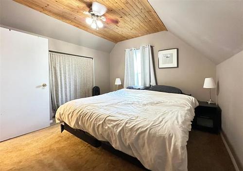 127 Lansdowne Ave, Winnipeg, MB - Indoor Photo Showing Bedroom