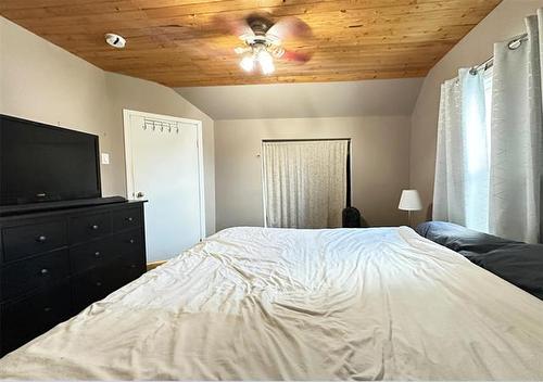 127 Lansdowne Ave, Winnipeg, MB - Indoor Photo Showing Bedroom