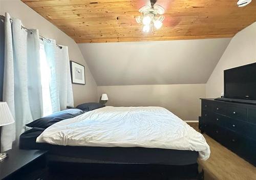 127 Lansdowne Ave, Winnipeg, MB - Indoor Photo Showing Bedroom
