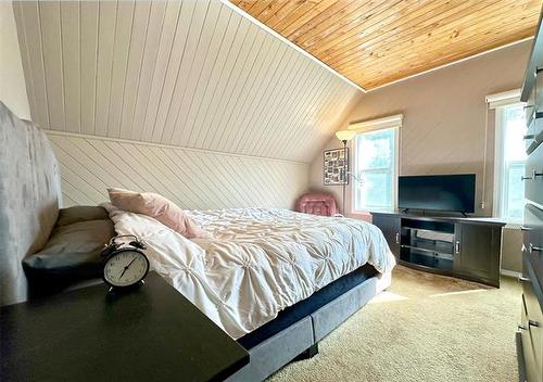 127 Lansdowne Ave, Winnipeg, MB - Indoor Photo Showing Bedroom