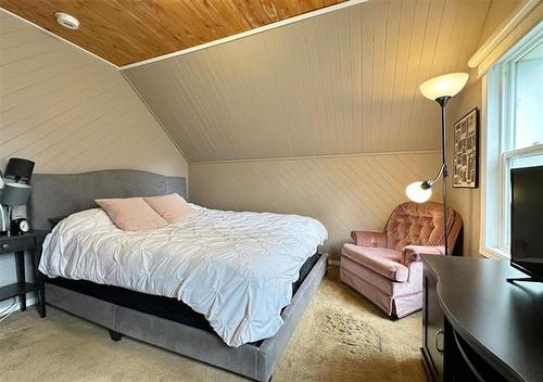 127 Lansdowne Ave, Winnipeg, MB - Indoor Photo Showing Bedroom