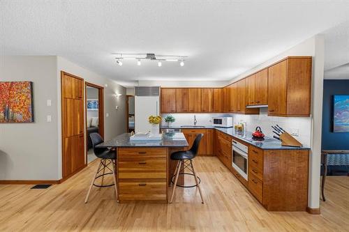 6 Mayfield Cr, Winnipeg, MB - Indoor Photo Showing Kitchen