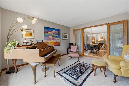 6 Mayfield Cr, Winnipeg, MB - Indoor Photo Showing Living Room
