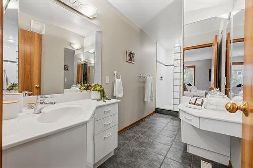 6 Mayfield Cr, Winnipeg, MB - Indoor Photo Showing Bathroom