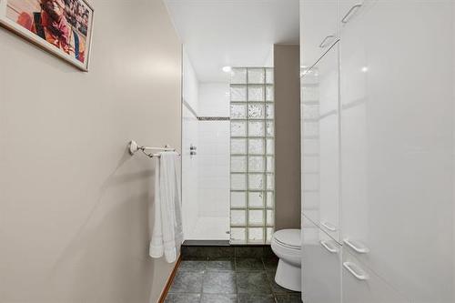6 Mayfield Cr, Winnipeg, MB - Indoor Photo Showing Bathroom