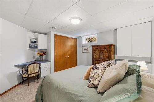 6 Mayfield Cr, Winnipeg, MB - Indoor Photo Showing Bedroom