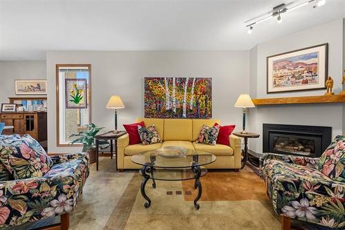 6 Mayfield Cr, Winnipeg, MB - Indoor Photo Showing Living Room With Fireplace