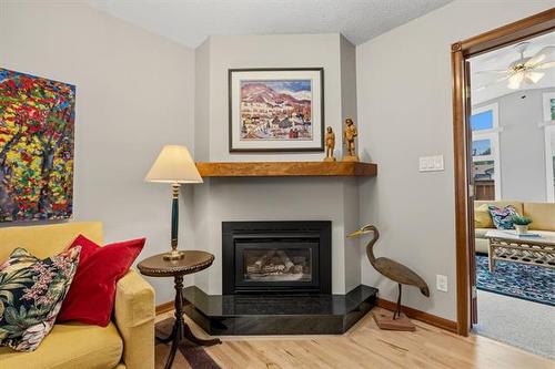 6 Mayfield Cr, Winnipeg, MB - Indoor Photo Showing Living Room With Fireplace