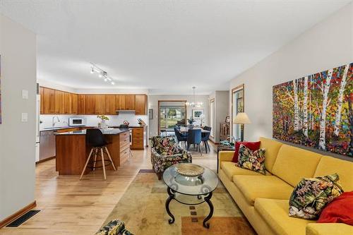 6 Mayfield Cr, Winnipeg, MB - Indoor Photo Showing Living Room