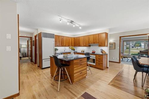 6 Mayfield Cr, Winnipeg, MB - Indoor Photo Showing Kitchen
