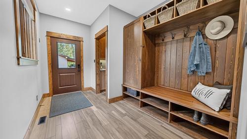 3373 Mountain View Court, Jaffray, BC - Indoor Photo Showing Other Room
