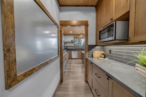 3373 Mountain View Court, Jaffray, BC - Indoor Photo Showing Kitchen
