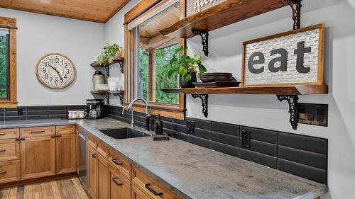 3373 Mountain View Court, Jaffray, BC - Indoor Photo Showing Kitchen
