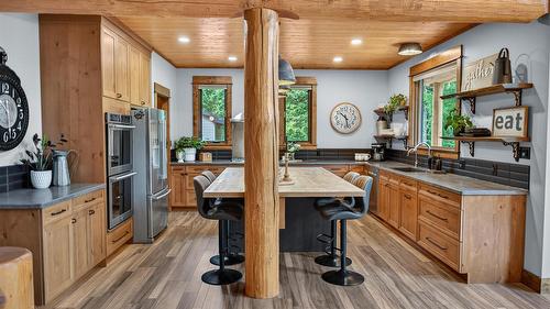 3373 Mountain View Court, Jaffray, BC - Indoor Photo Showing Kitchen