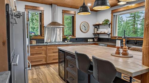3373 Mountain View Court, Jaffray, BC - Indoor Photo Showing Dining Room