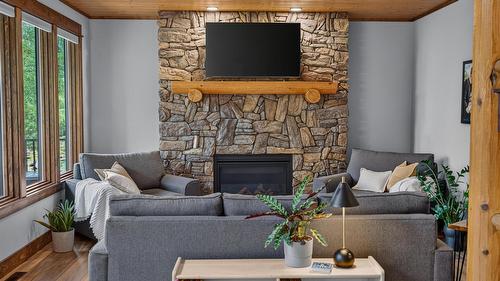 3373 Mountain View Court, Jaffray, BC - Indoor Photo Showing Living Room With Fireplace