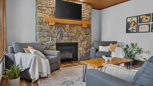 3373 Mountain View Court, Jaffray, BC - Indoor Photo Showing Living Room With Fireplace