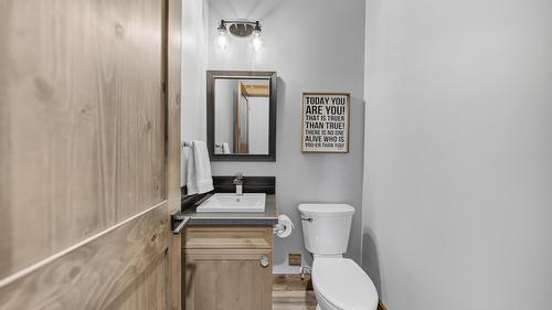 3373 Mountain View Court, Jaffray, BC - Indoor Photo Showing Bathroom