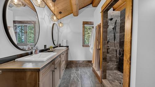 3373 Mountain View Court, Jaffray, BC - Indoor Photo Showing Bathroom