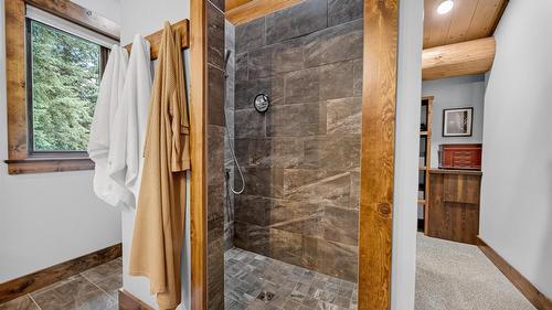 3373 Mountain View Court, Jaffray, BC - Indoor Photo Showing Bathroom