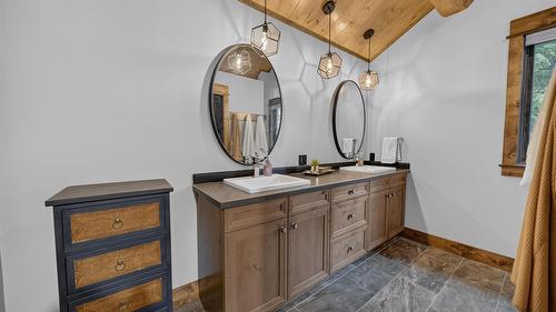 3373 Mountain View Court, Jaffray, BC - Indoor