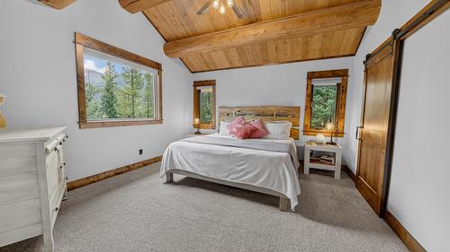 3373 Mountain View Court, Jaffray, BC - Indoor Photo Showing Bedroom
