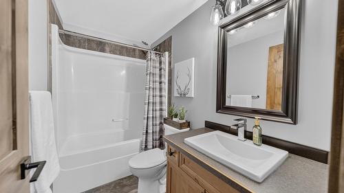 3373 Mountain View Court, Jaffray, BC - Indoor Photo Showing Bathroom