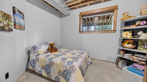3373 Mountain View Court, Jaffray, BC - Indoor Photo Showing Bedroom