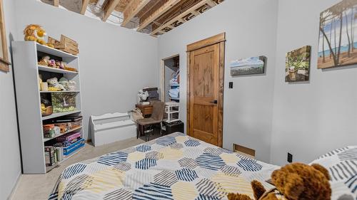 3373 Mountain View Court, Jaffray, BC - Indoor Photo Showing Bedroom