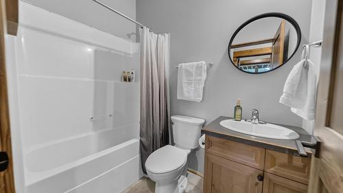3373 Mountain View Court, Jaffray, BC - Indoor Photo Showing Bathroom
