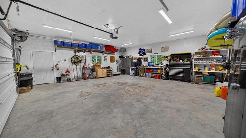 3373 Mountain View Court, Jaffray, BC - Indoor Photo Showing Garage