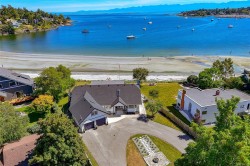 3905B Cadboro Bay Rd Saanich, BC V8N 4G3