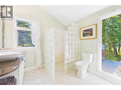114 Bear End Road, Penticton, BC - Indoor Photo Showing Bathroom