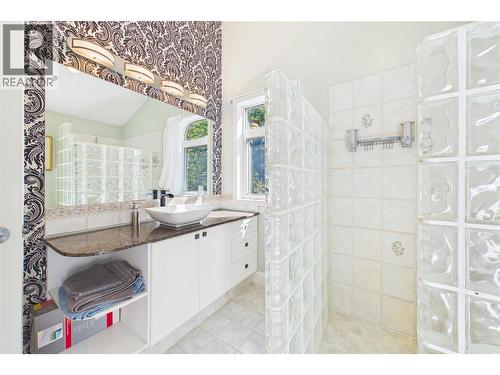 114 Bear End Road, Penticton, BC - Indoor Photo Showing Bathroom