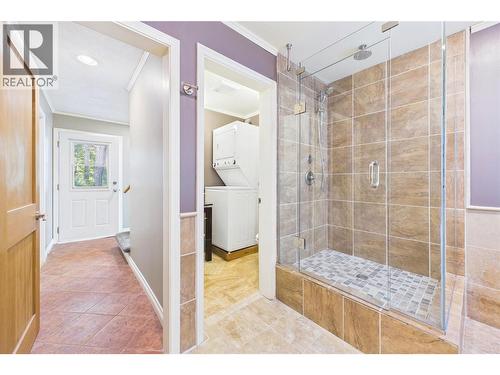 114 Bear End Road, Penticton, BC - Indoor Photo Showing Bathroom