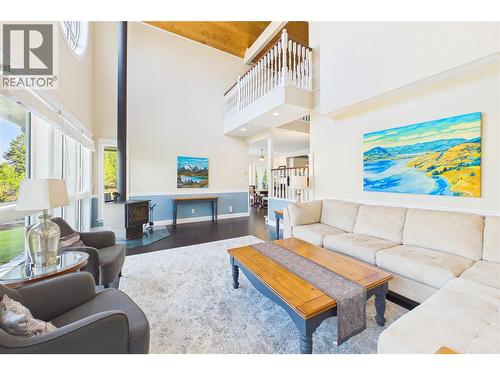114 Bear End Road, Penticton, BC - Indoor Photo Showing Living Room