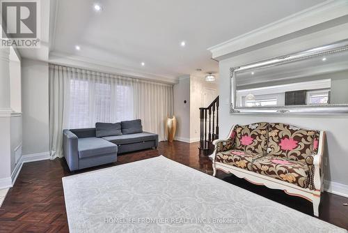 86 Venice Gate Drive, Vaughan, ON - Indoor Photo Showing Living Room