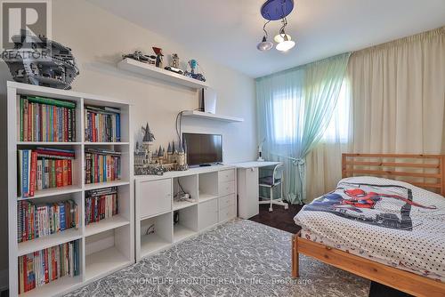 86 Venice Gate Drive, Vaughan, ON - Indoor Photo Showing Bedroom