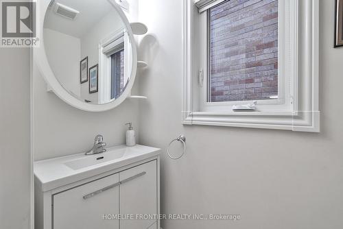 86 Venice Gate Drive, Vaughan, ON -  Photo Showing Bathroom