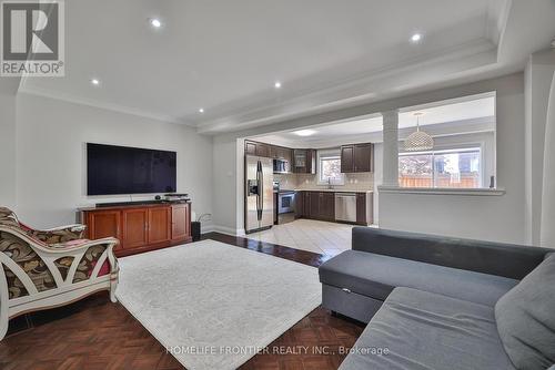 86 Venice Gate Drive, Vaughan, ON - Indoor Photo Showing Living Room