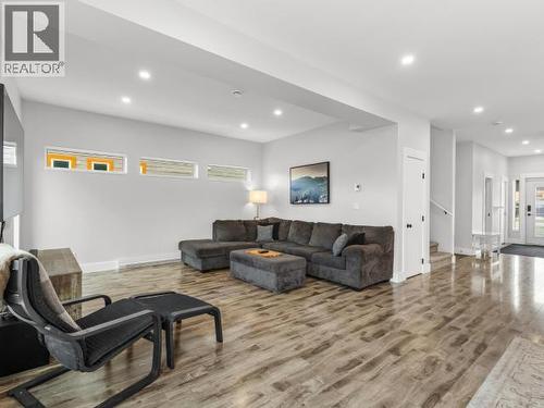 26 Iskoot Crescent, Whitehorse, YT - Indoor Photo Showing Living Room