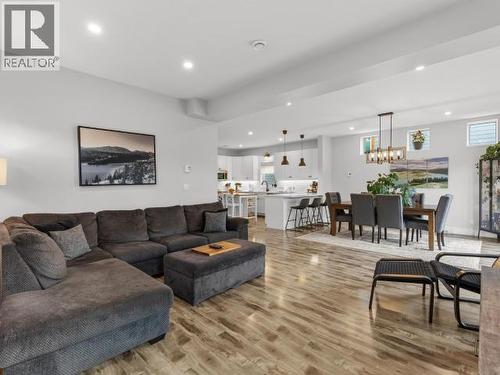 26 Iskoot Crescent, Whitehorse, YT - Indoor Photo Showing Living Room